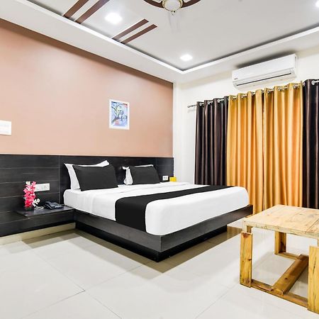 Super Collection O Indore Near Omax City 1 Kanadiya Buitenkant foto