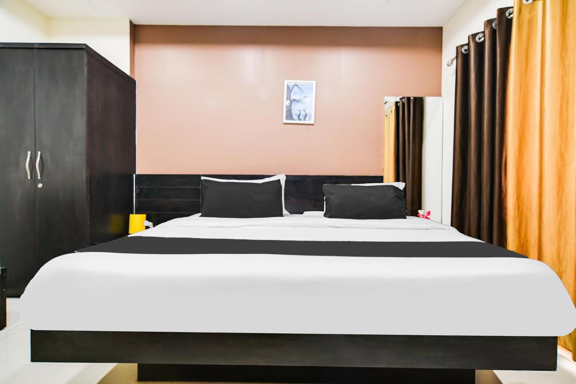 Super Collection O Indore Near Omax City 1 Kanadiya Buitenkant foto